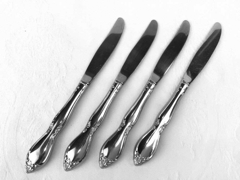 Oneida CHATELAINE (4) Dinner Knives in Very Good Preowned Condition