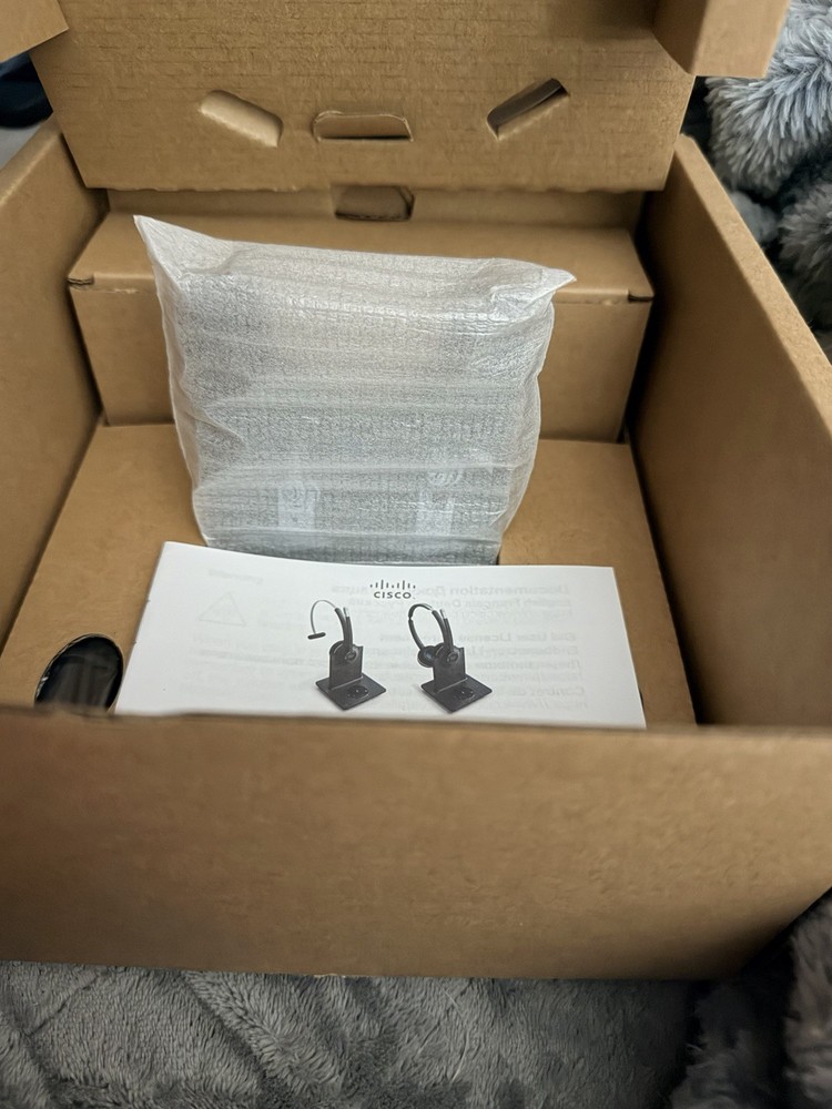 Cisco 56x Headset Series with Two Bases562 & 561 Modules New In Box