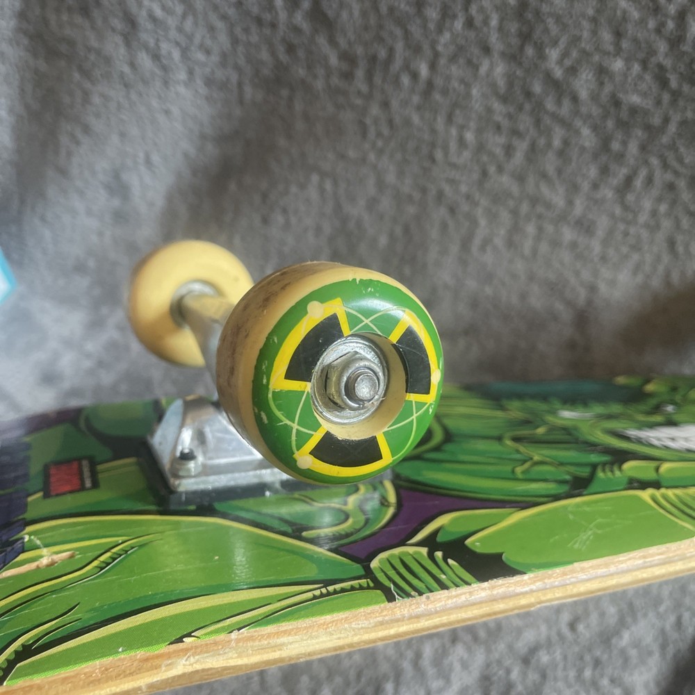 Vintage 2002 Marvel The Incredible Hulk Caution Skateboard