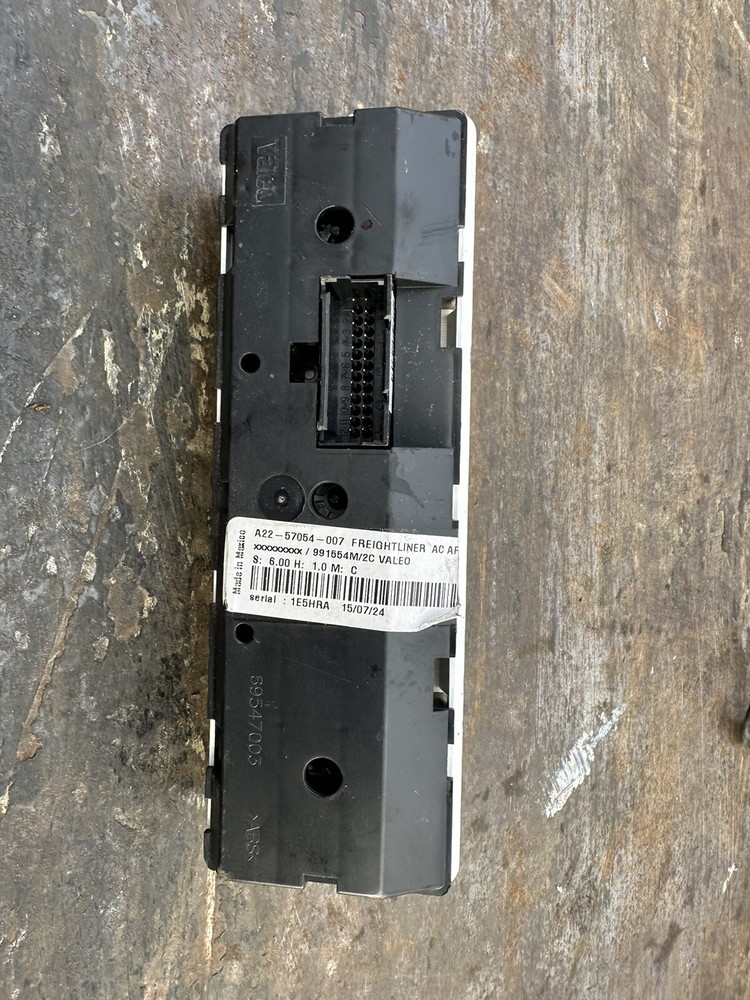 Freightliner A22-57054-007 Heater A/C Temperature Control Module. Missing A Knob