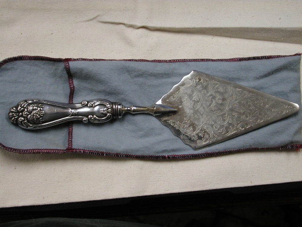 Repousse grapes scrollwork Sterling Silver Made in Italy Pie Server 11" 1/2