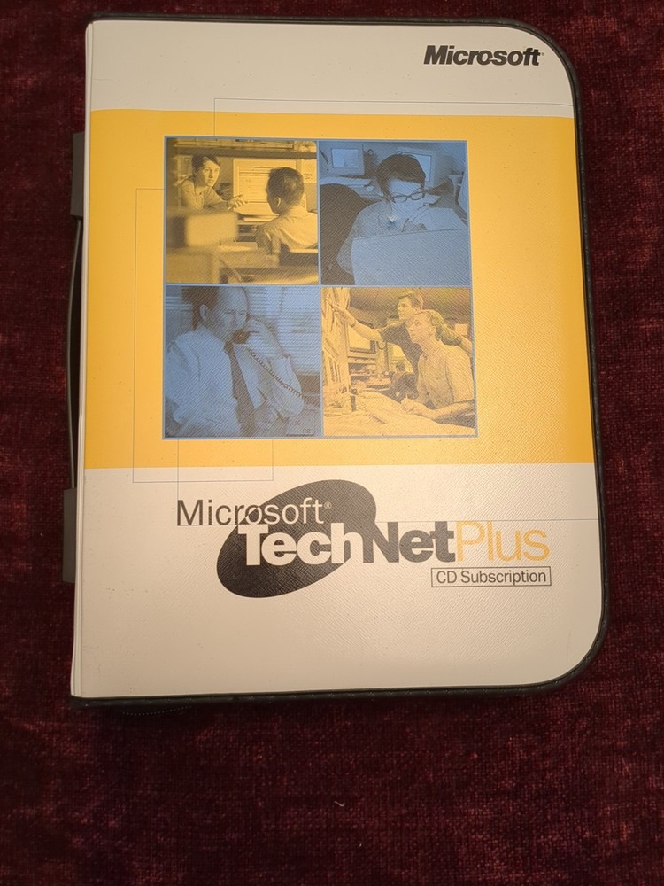 Microsoft Technet Plus DVD/CD BINDER w/Sleeves NO DISCS, NO SOFTWARE