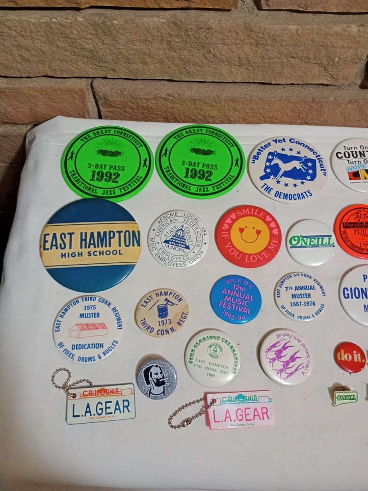 Vintage Various Pins Buttons SEE PICS. 35 Items.