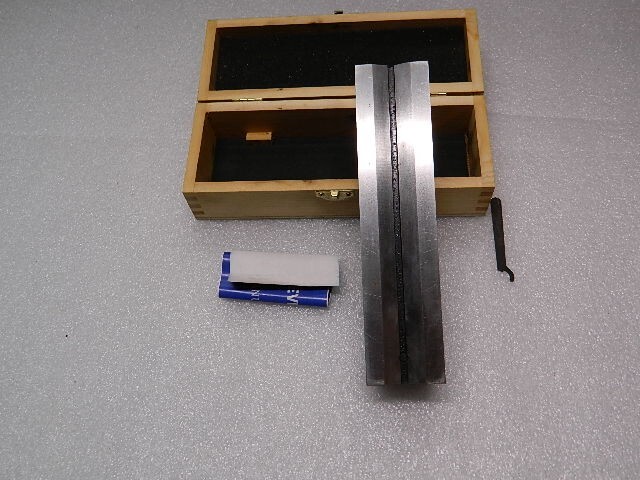 Precision Level: Master Precision, 0.0005″ Sensitivity Per 10″Cast Iron, 1-7/8″