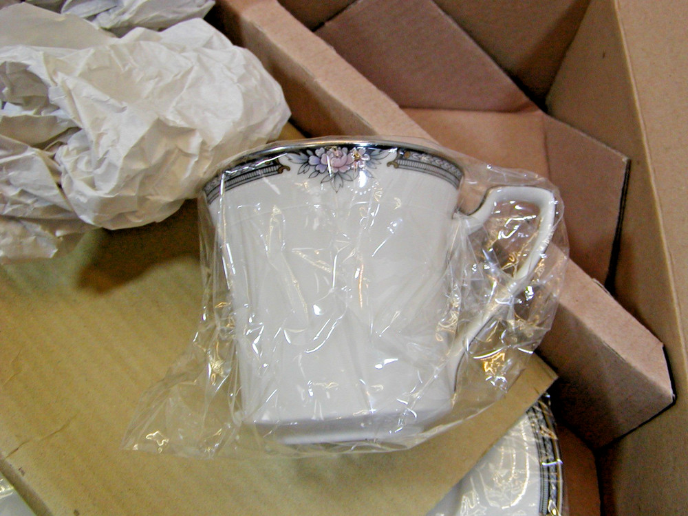 NEW NORITAKE HALIFAX 5 PIECE PLACE SETTING