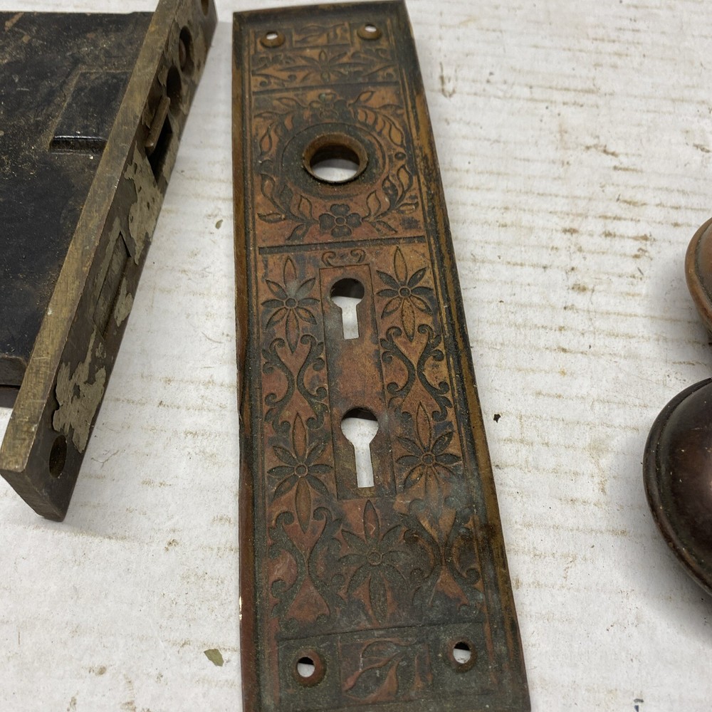Antique Victorian Door Knobs & Lock Leaf Pattern TP-02