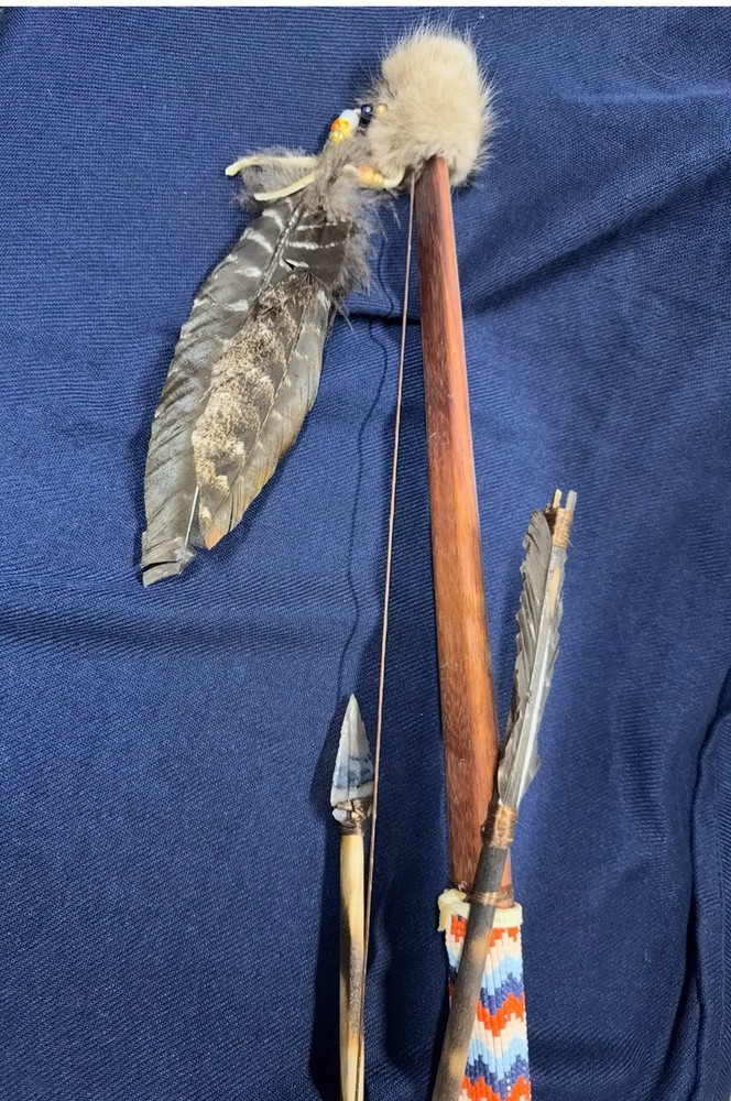 NATIVE AMERICAN BOW & Arrow