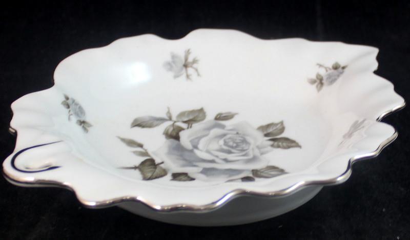 Schumann Moon Rose Leaf Dish