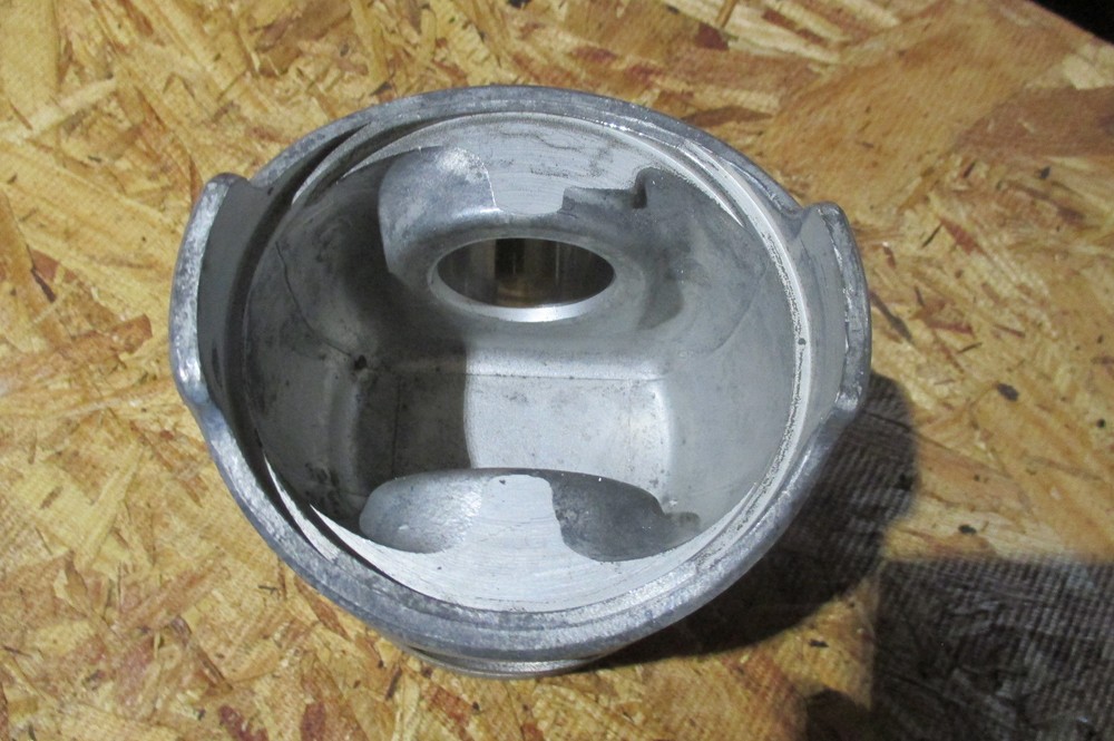 John Deere Piston, AR 55984