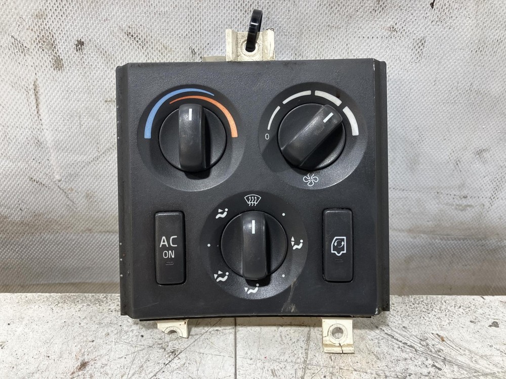 2003-2018 Volvo VNL Heater A/C Temperature Controls - Used