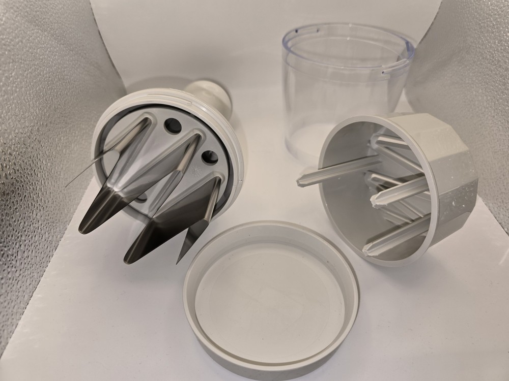 Pampered Chef Push Function Food Chopper - White