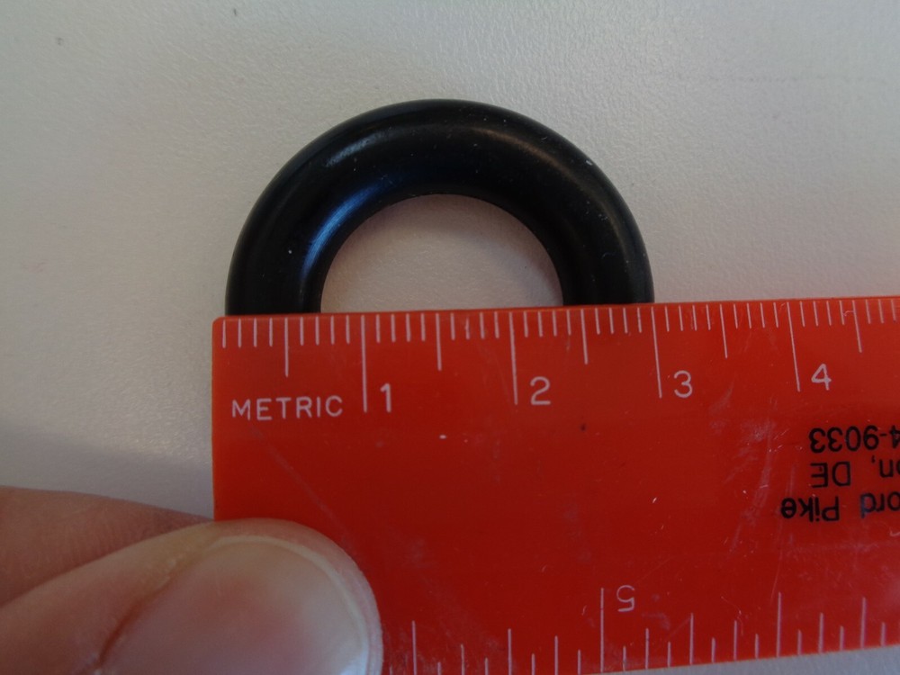 Small Black Rubber Ring for Sewing Machine Rewinds