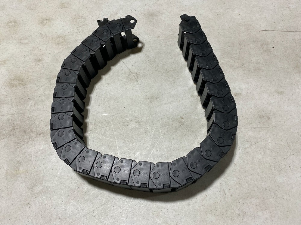 One (1) Plastic E-Chain Cable Carrier E-Z Chain Approx 35-1/2" Long NOS