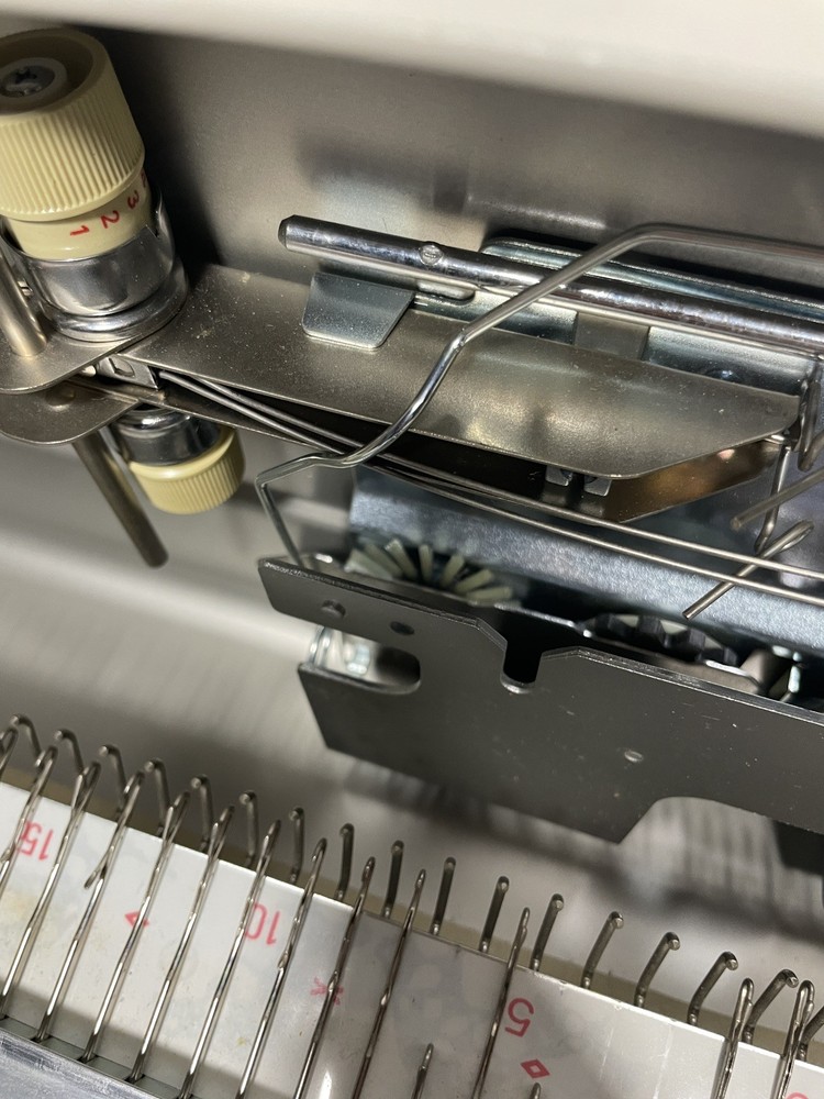 Singer Chunky Knitter Knitting Machine Model 150