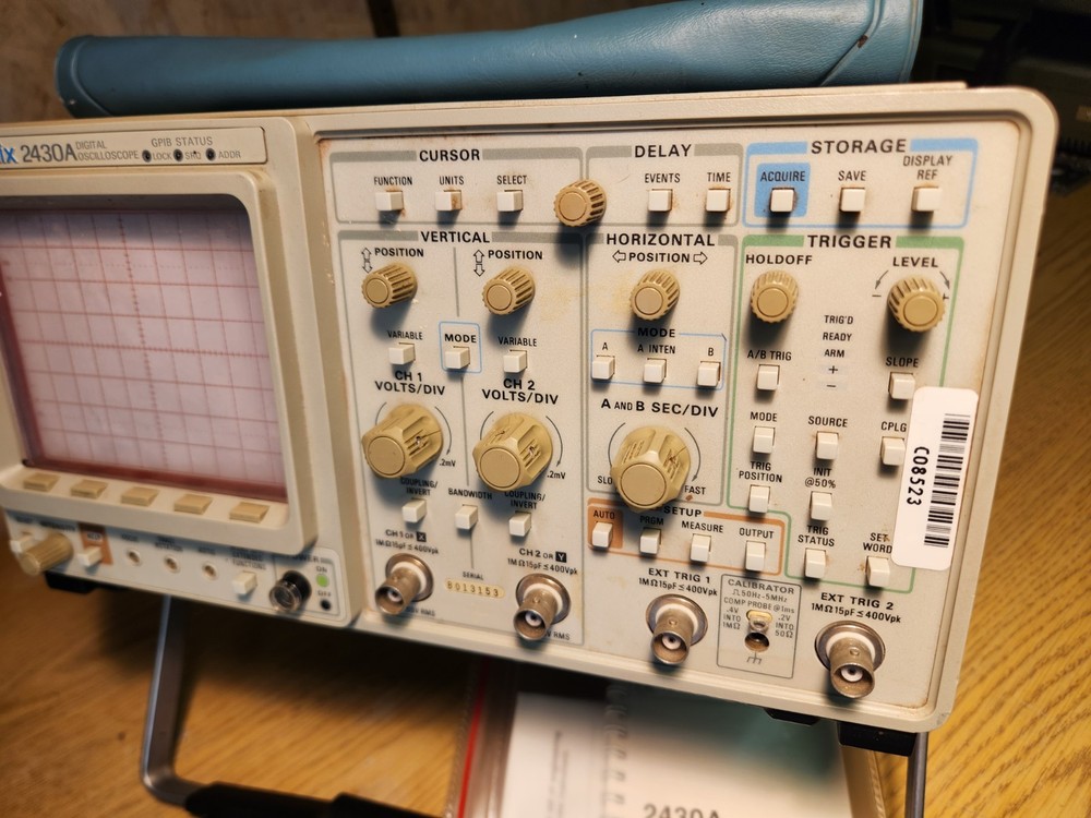 TEKTRONIX 2430A DIGITAL OSCILLOSCOPE WITH GUIDE / PROBES - Powers On Untested