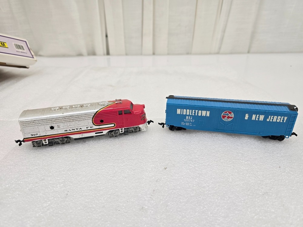 Bachman Galaxy HO Scale Train EZ Track System Read