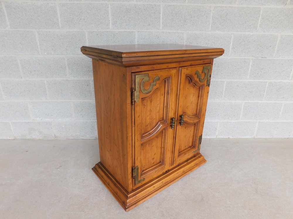 Drexel Velero Collection Flip Top Server