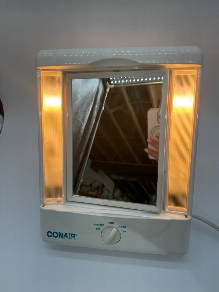 CONAIR 2-Sided Makeup Mirror, 4 Light Setting Incandescent Lighting TM8LX Tested