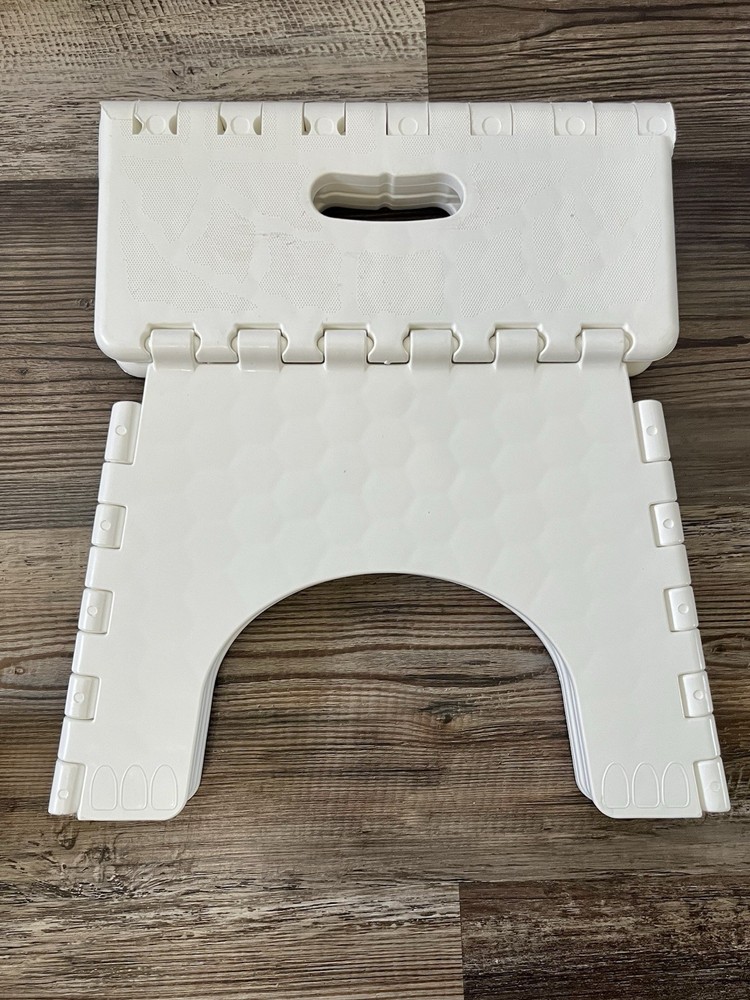 NWT E-Z Foldz Folding Small White Step Stool Lightweight Plastic Fold Up W Handl