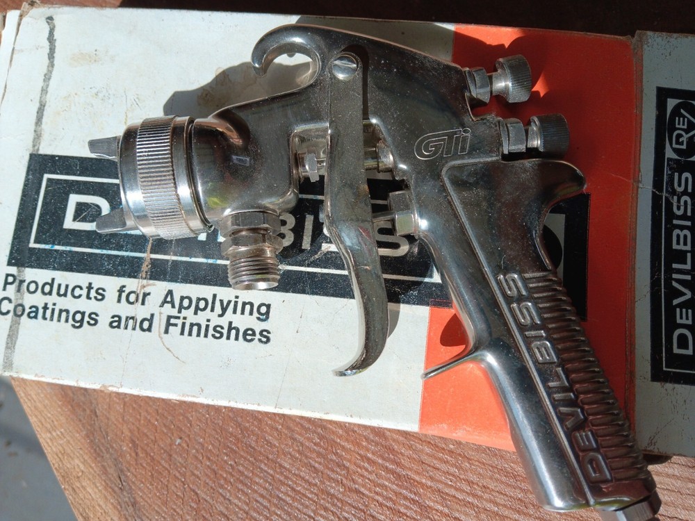 DeVilbiss- GTI Pressure paint spray gun  binks