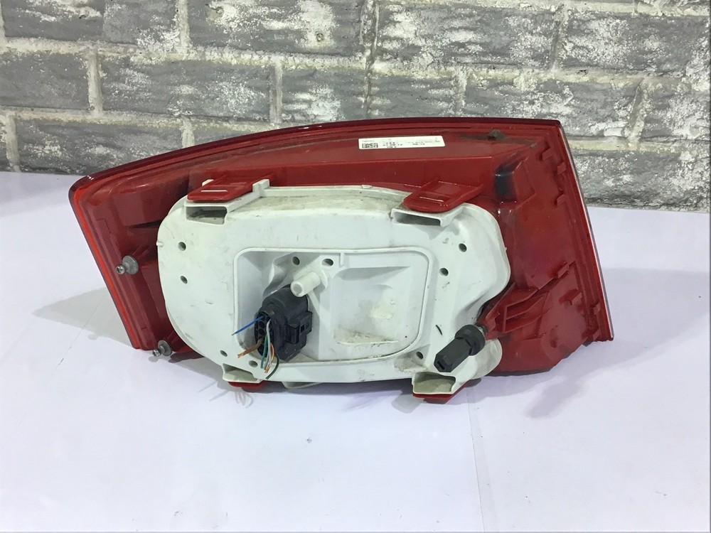 2005-2008 Audi A6 Tail Light Right (passenger Side) COMPLETE, OEM.