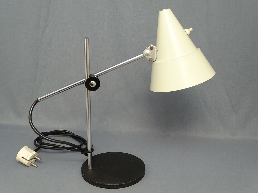 Sis Chinese Hat Table Lamp
