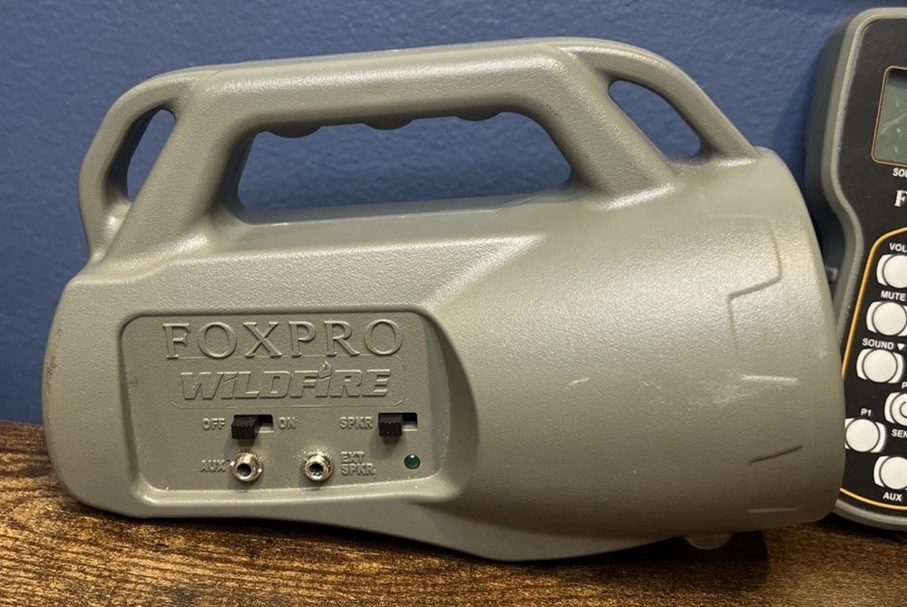 FOXPRO Wildfire Electronic Predator Game Call Used Excellent Working w/ Remote