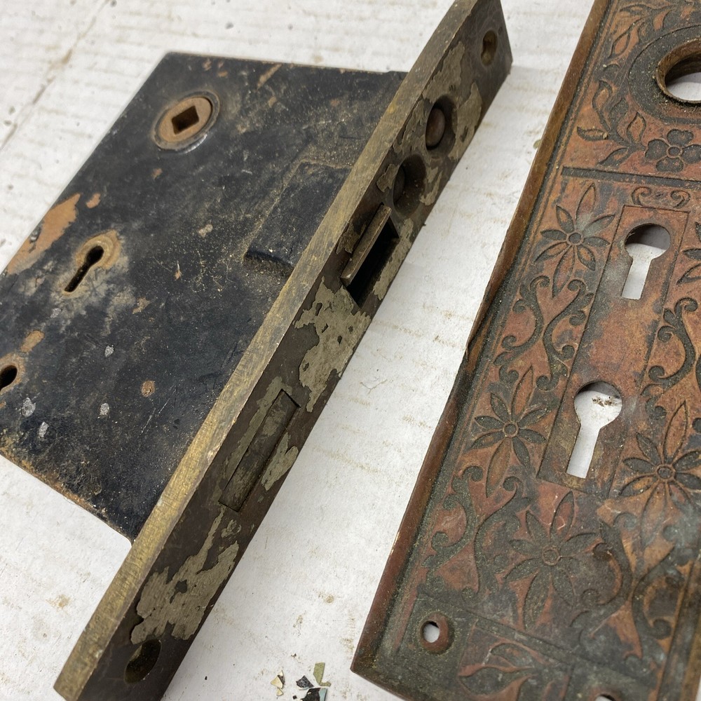 Antique Victorian Door Knobs & Lock Leaf Pattern TP-02