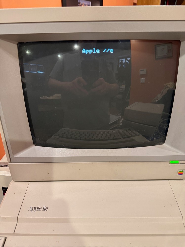 Vintage Apple IIe Platinum 128k Home Computer