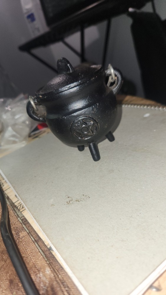Mini Witch Couldron (Used For Casting Mini  Spells)