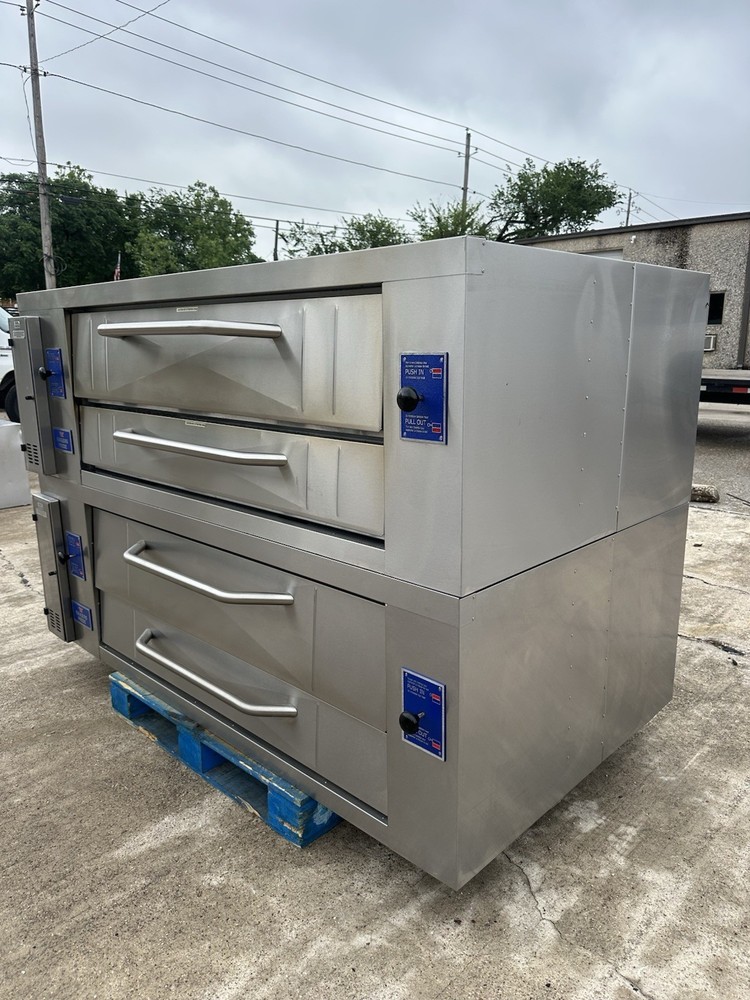 Bakers Pride Y600 double deck pizza oven