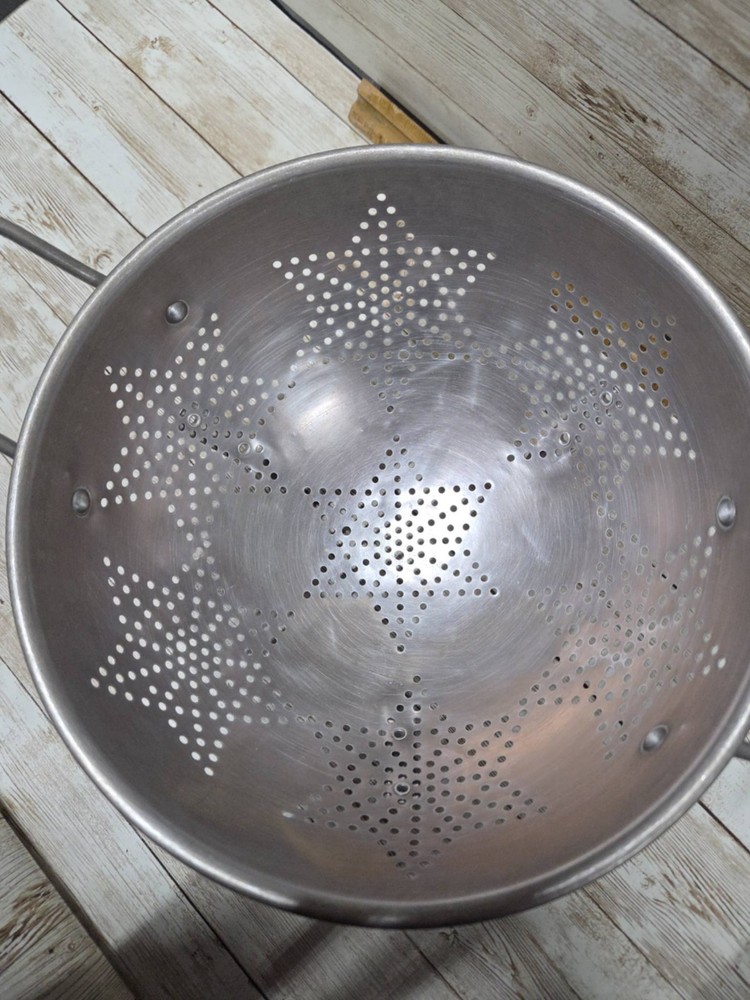 Vintage 7Star Aluminum 9" Double Handled 3 footed Collander Strainer Primitive