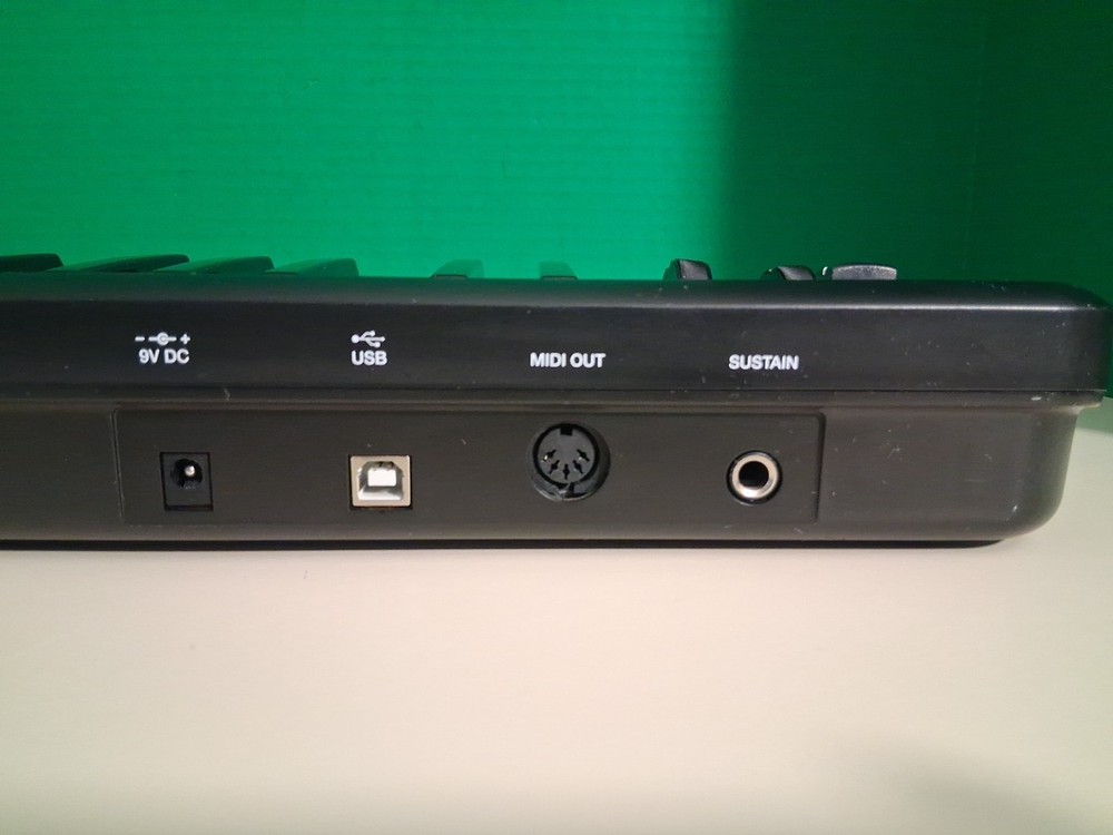 Alesis Q25 25-Key Synth USB Keyboard