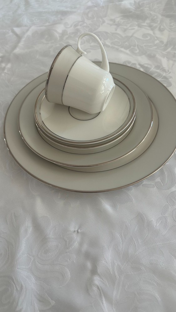 RICKARD CHINA  SOLSTICE 5 PIECE SET