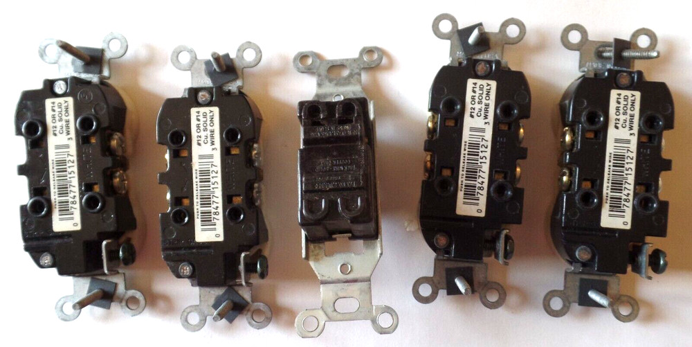5 Vintage LEVITON & EAGLE Plugs (k)