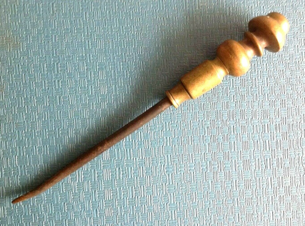 ANTIQUE 1800s SWORD SHARPENER. BRASS HANDLE. 11'' LONG.