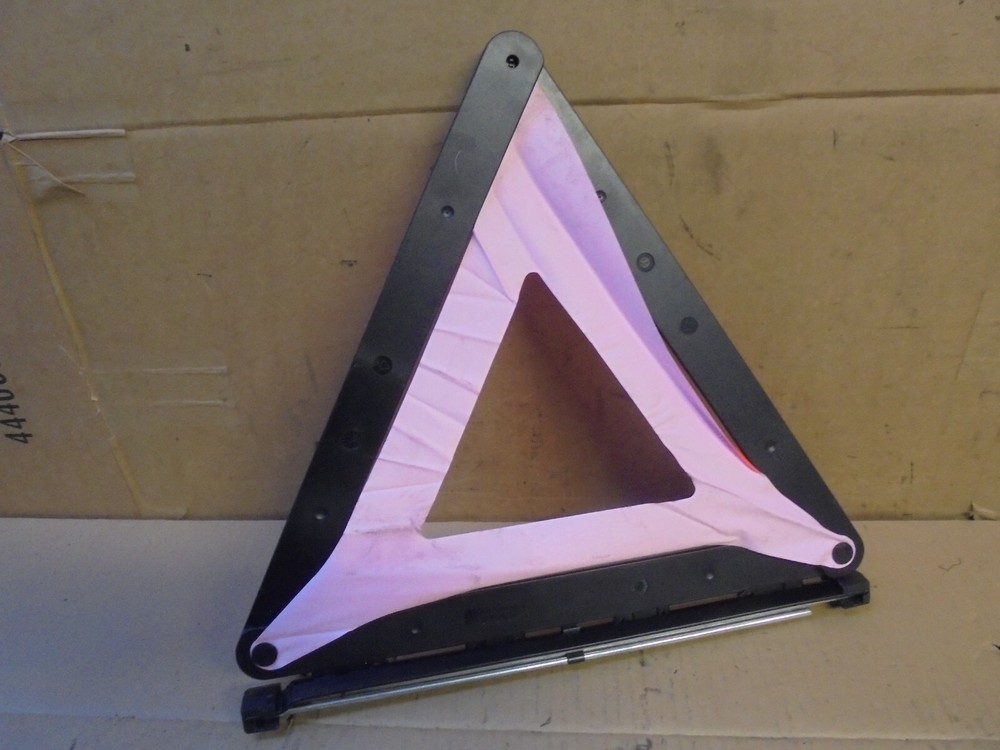 AUDI WARNING TRIANGLE WITH PLASTIC CASE 8D9860251B