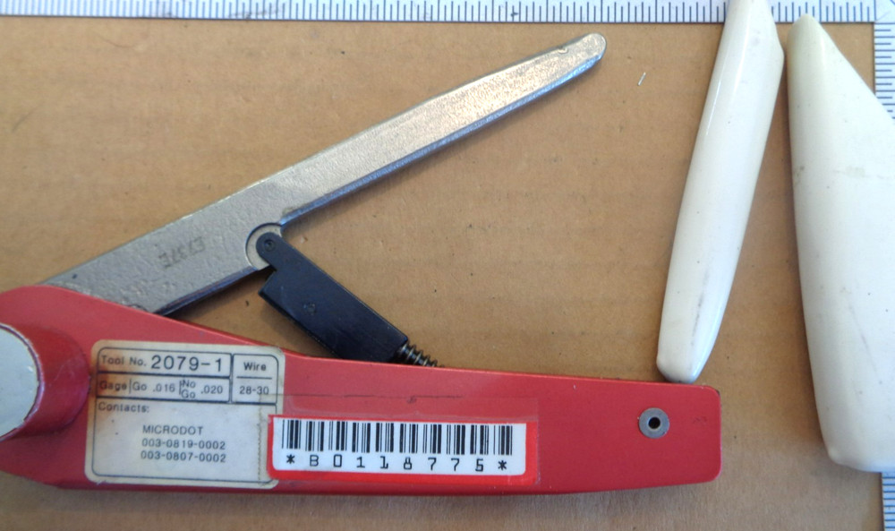 Microdot 2079-1 Crimper or Hand Crimp Tool