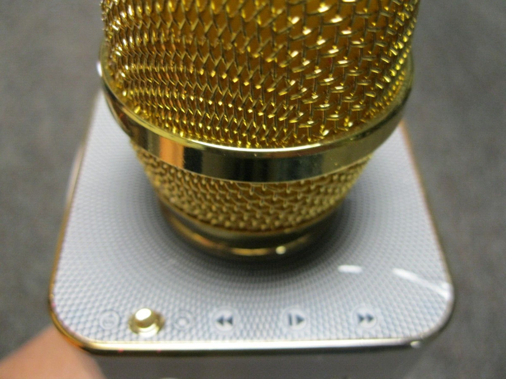 Q7 Karaoke Microphone white & gold w/ Case used