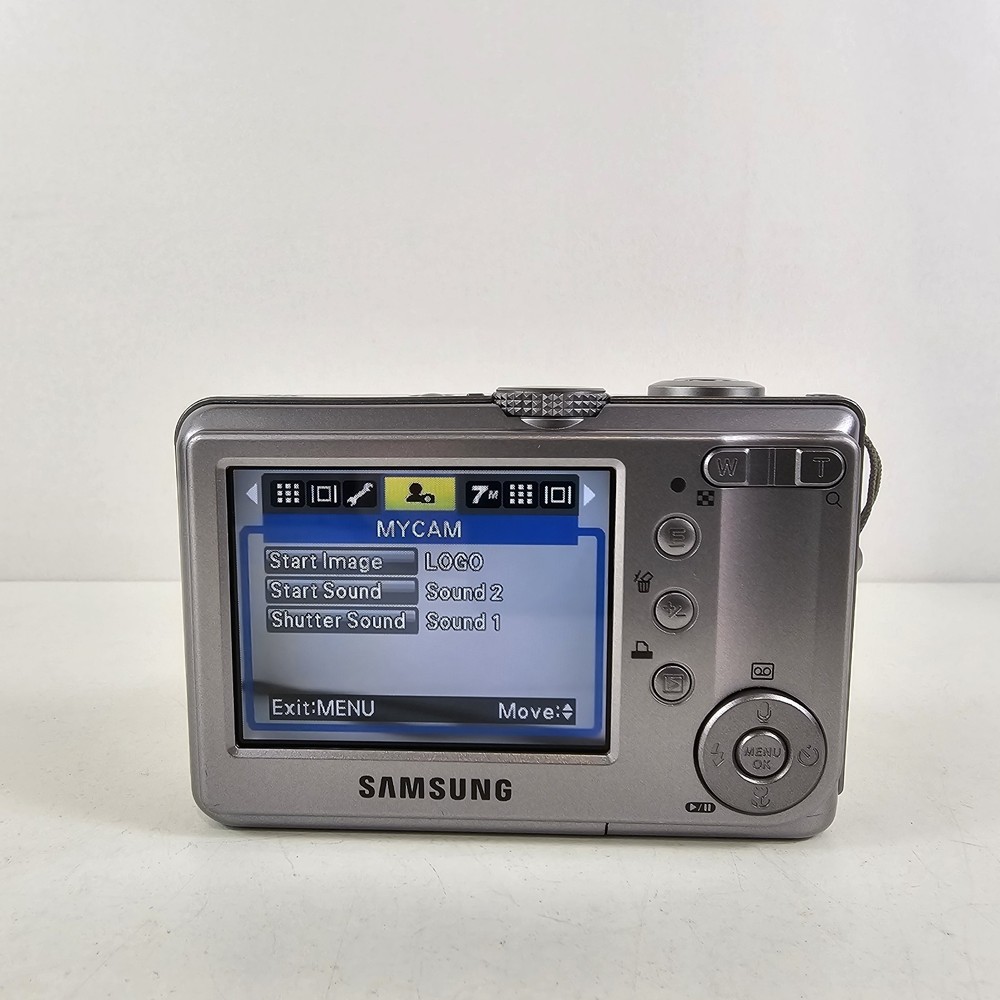 Samsung Digimax D73 7.2MP Compact Digital Camera - Silver