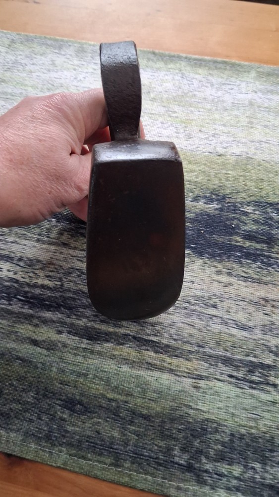 Antique 19th-century cast iron flat iron with a solid handle.