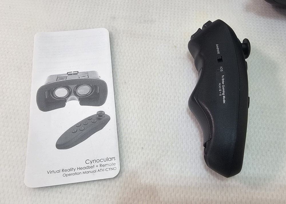 CYNOCULARS VR Headset With Remote UNUSED
