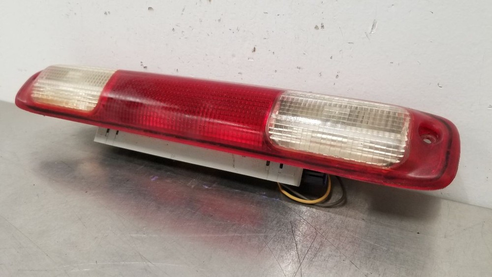 06 CHEVY SILVERADO 2500 HIGH MOUNTED STOP LIGHT