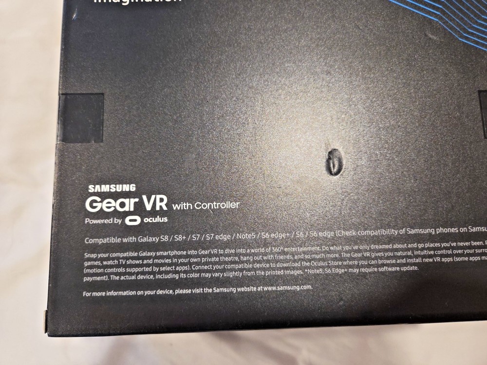 SAMSUNG Gear VR with Controller Open Box