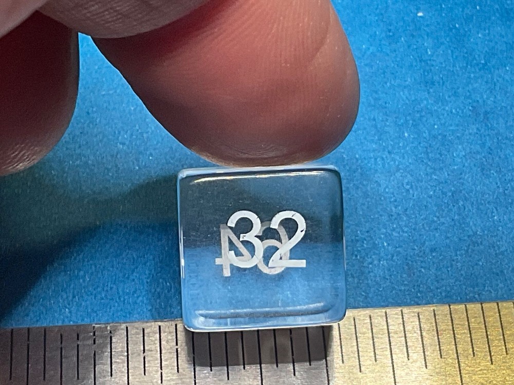 TRANSPARENT BACKGAMMON CUBE————BG-2
