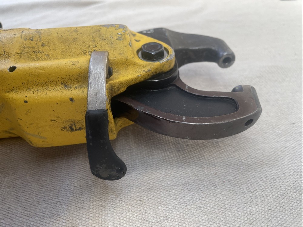 U.S Industrial Pneumatic Tandem Rivet squeezer