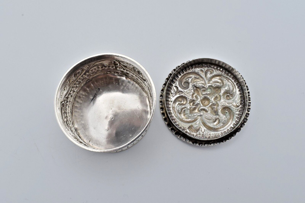 Victorian Solid Silver Snuff Box London 1885
