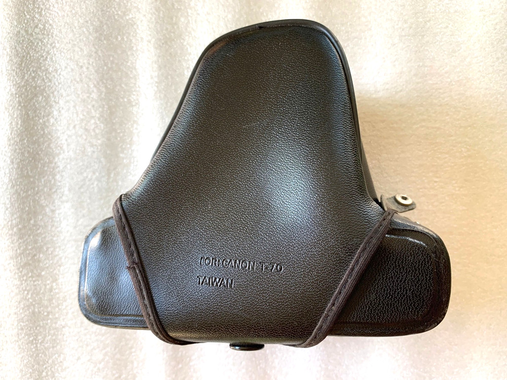 Original Canon T-70 camera CASE