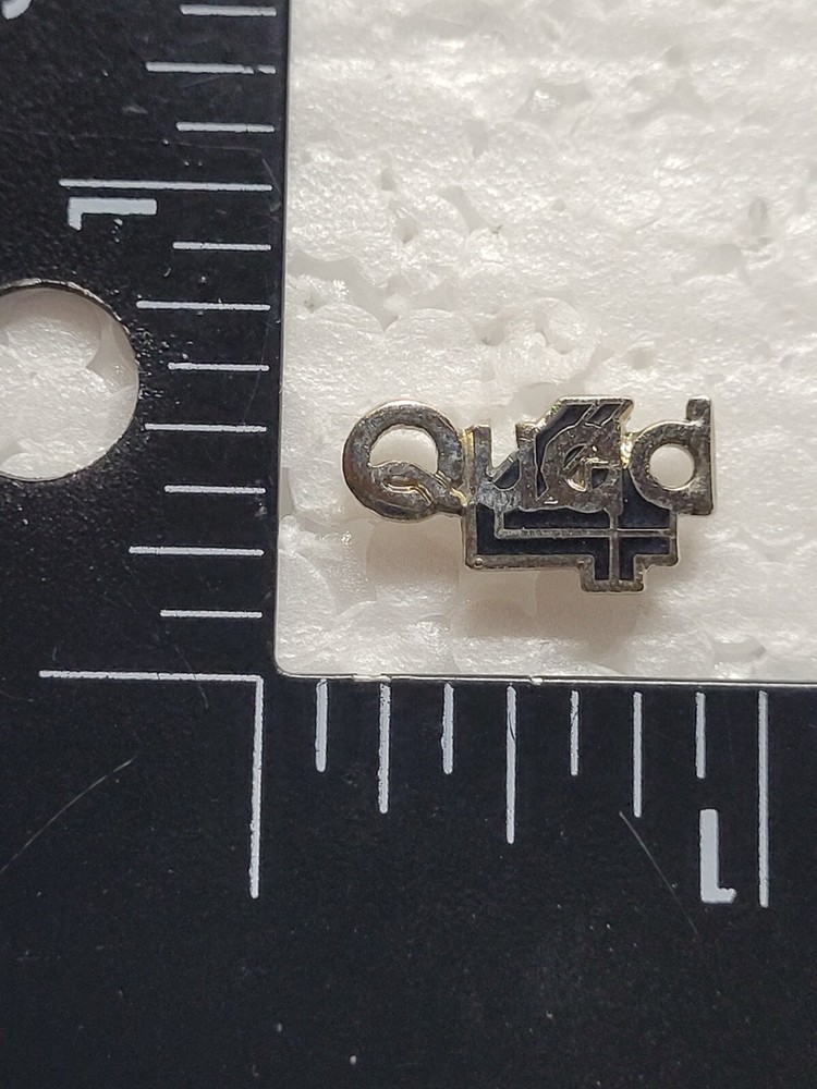 QUAD 4 HAT LAPEL PIN PIN BACK USED (L1211)