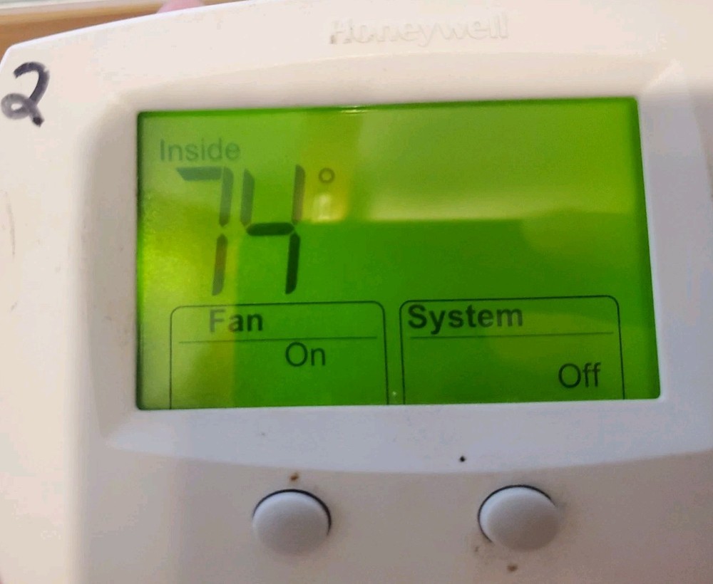 Honeywell TH5220D1029 1019 Non-Programmable Thermostat Preowned